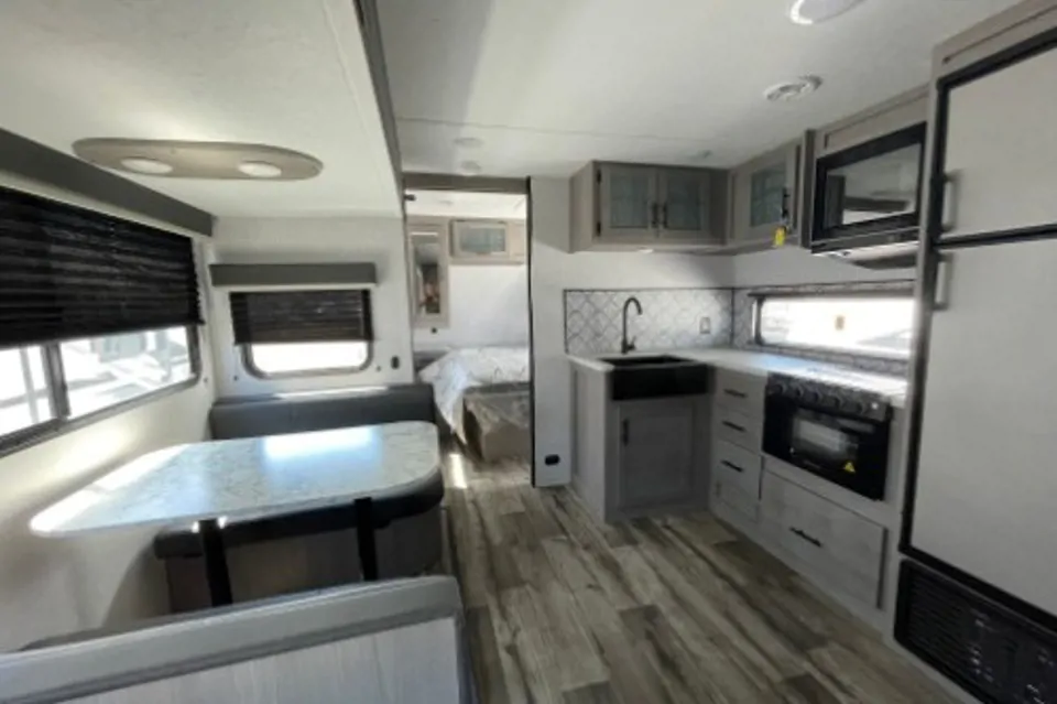 jimmy's Coleman 2835bh Travel Trailer in Earp, California