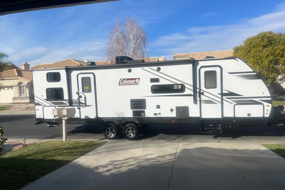 jimmy's Coleman 2835bh Travel Trailer in Earp, California