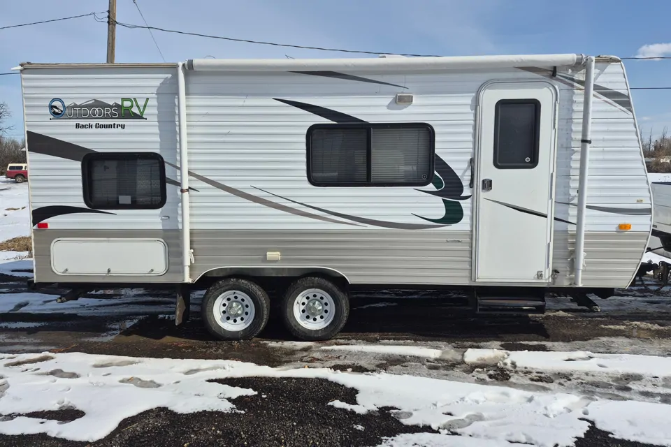 2011 Outback Trailer Manufacturing Back Country 18F