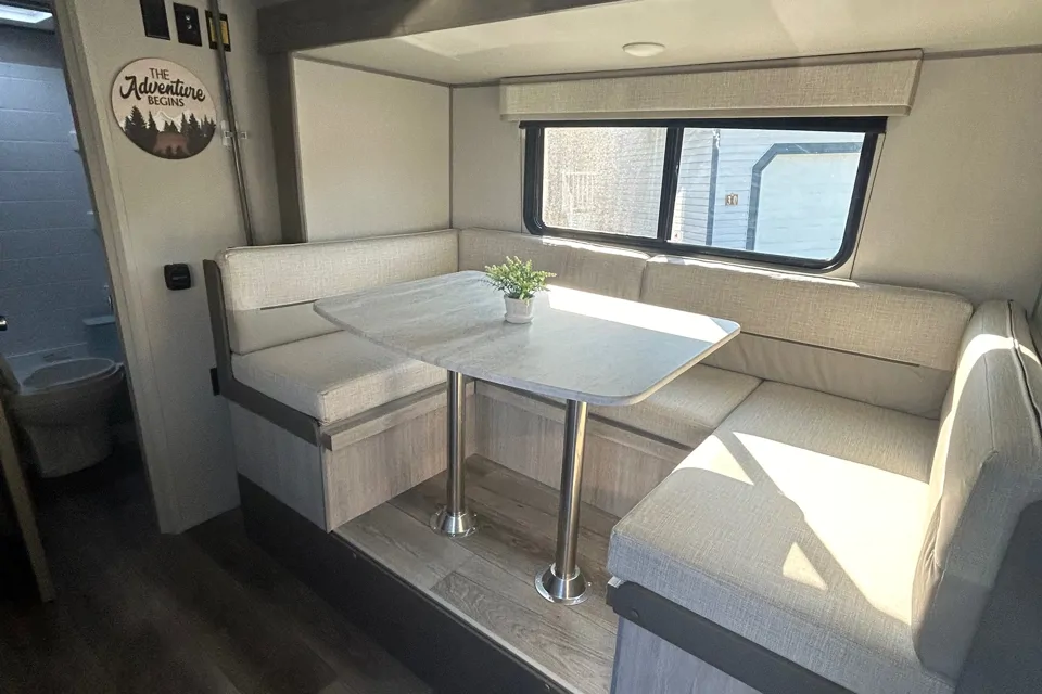 2024 Coachmen New 2024 Coachmen RV Catalina Summit Series 7 184BHS