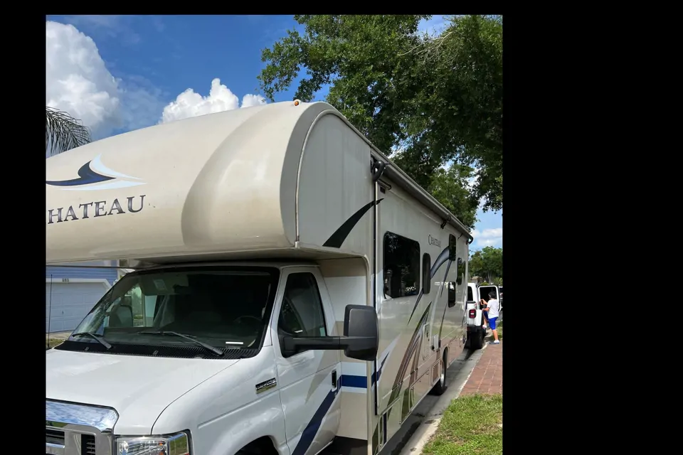 Benjamin's Thor Motor Coach Class C in Davenport, Florida
