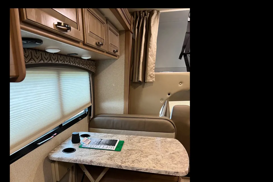 Benjamin's Thor Motor Coach Class C in Davenport, Florida