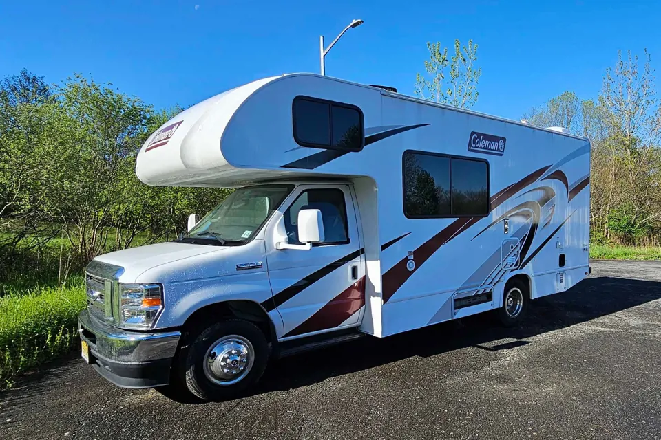 David's Thor Motor Coach 22EQ Class C à Middletown, New York