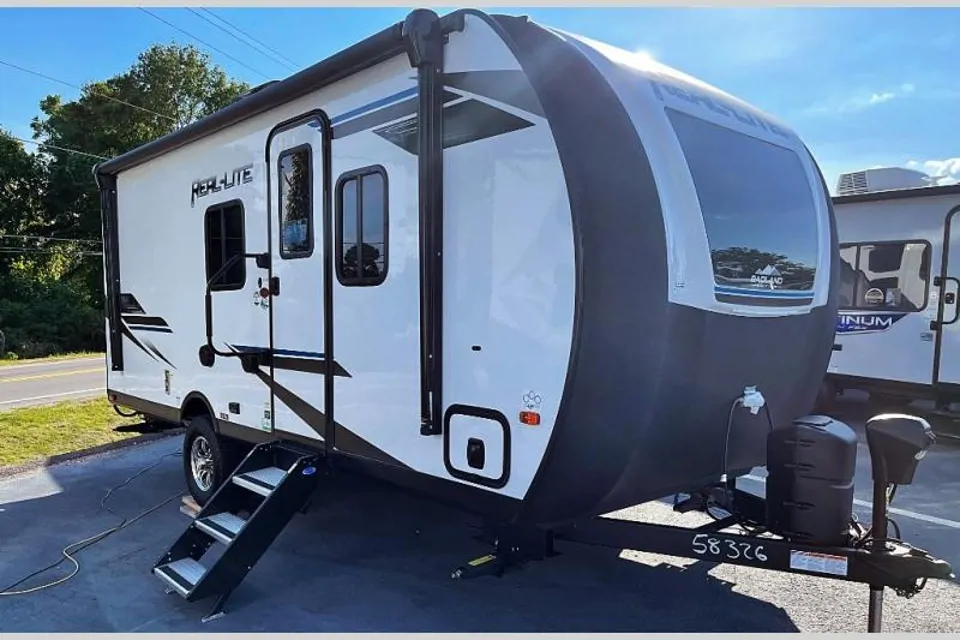 M and R Rvs Palomino real lite mini rl 189 Travel Trailer à Holland, Ohio