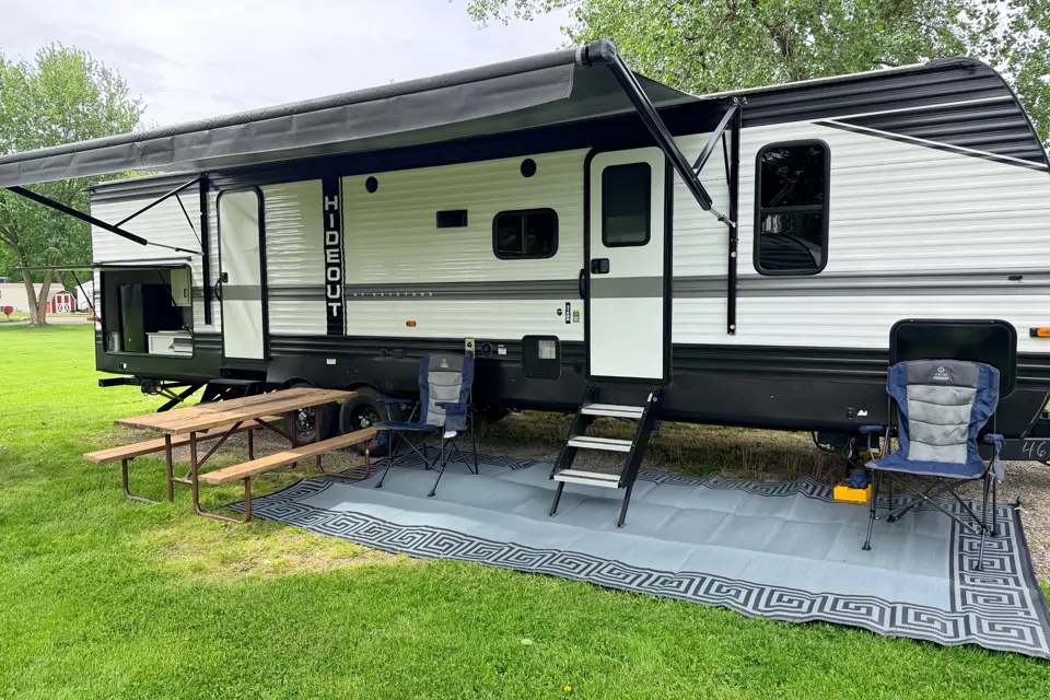 2022 Keystone Hideout 318BR