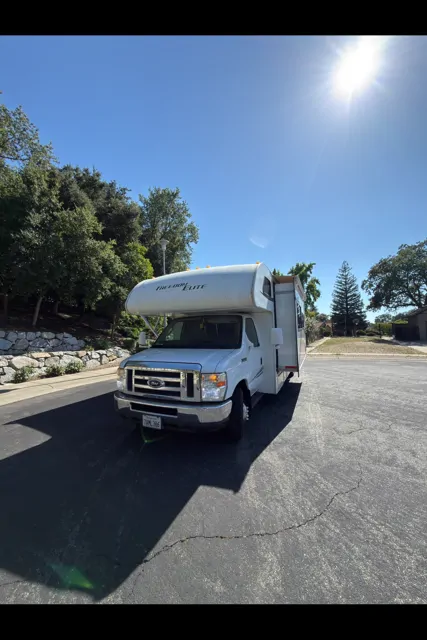 2013 Thor Motor Coach Freedom Elite