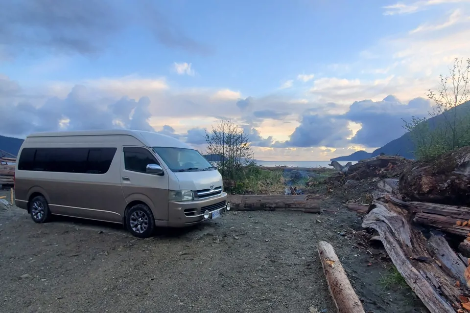 Oshi, the Toyota Hiace  Campervan à Victoria, British Columbia