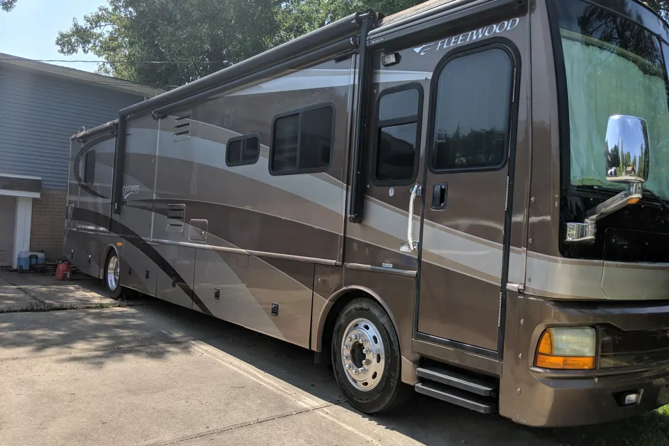 2005 Fleetwood Discovery