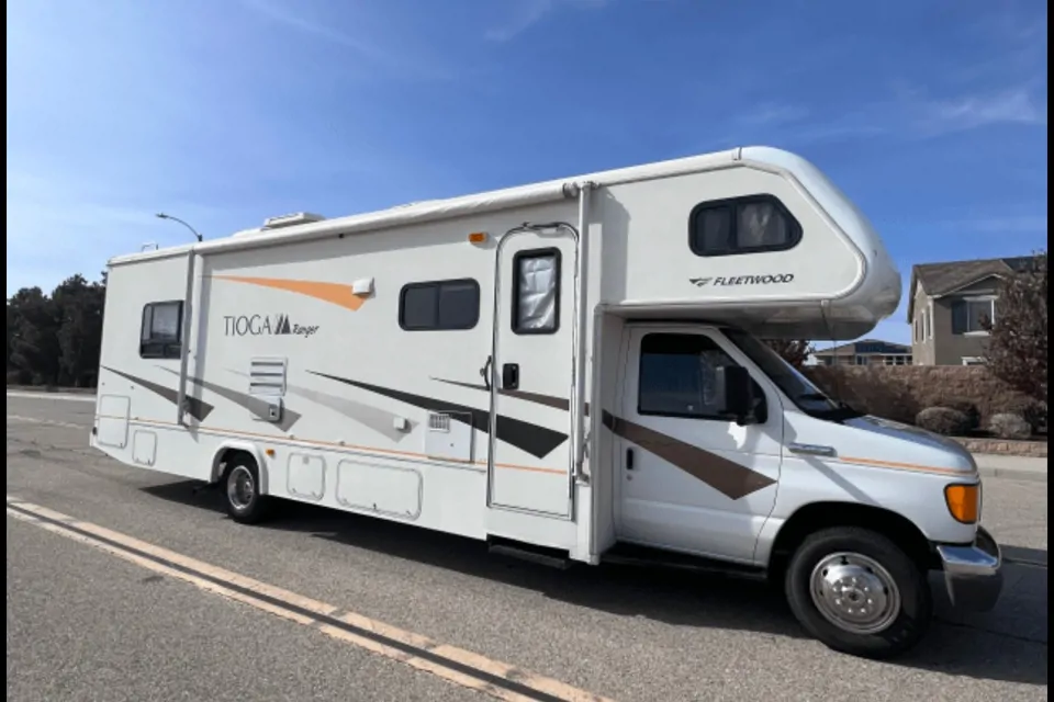 Class C Motorhome in Quartz-Hill, California
