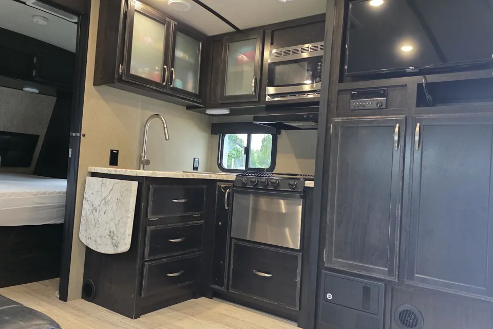 2018 Grand Design imagine 2400bh