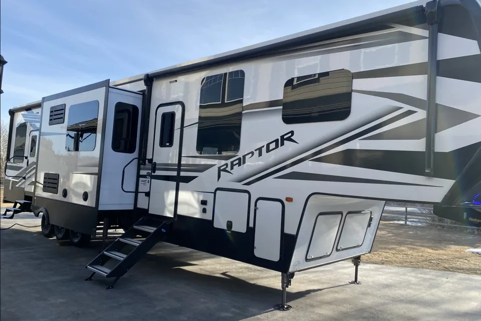 2021 Keystone 413 Raptor