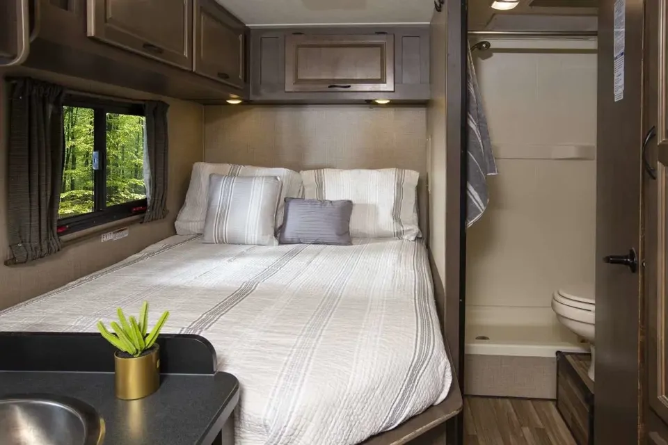 2020 Thor Motor Coach Majestic M-23A