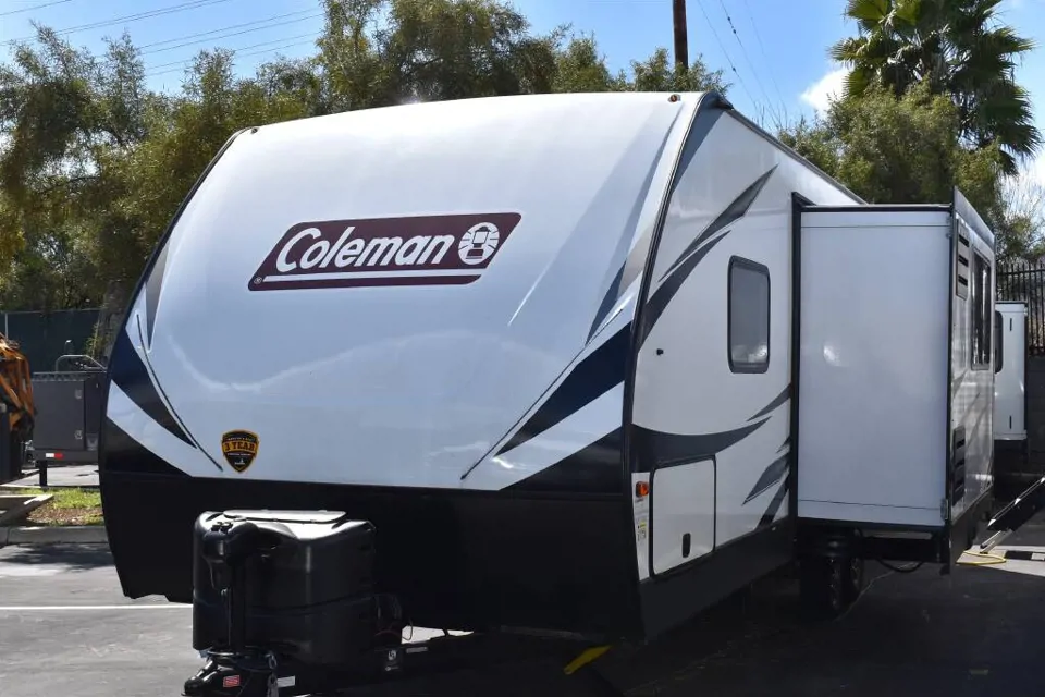 Nick's Coleman Coleman light Travel Trailer à Earp, California