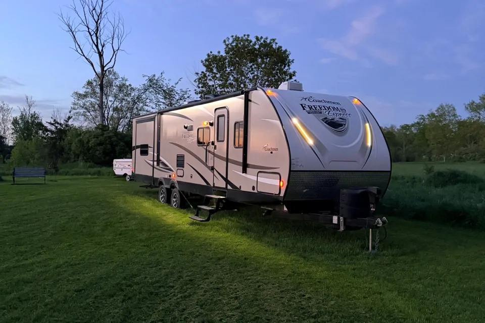 2017 Coachmen Freedom Express 312BHDS