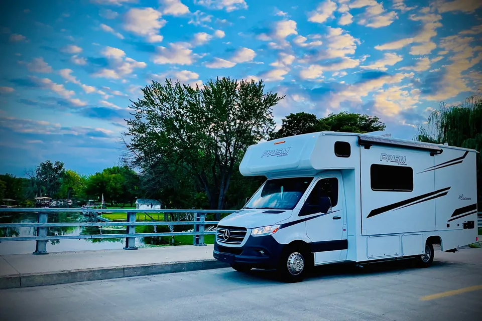 Snowbird's Coachmen Prism Class C in Grosse-Ile-Township, Michigan