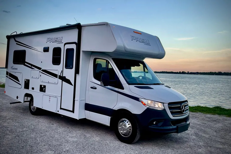 Snowbird's Coachmen Prism Class C in Grosse-Ile-Township, Michigan