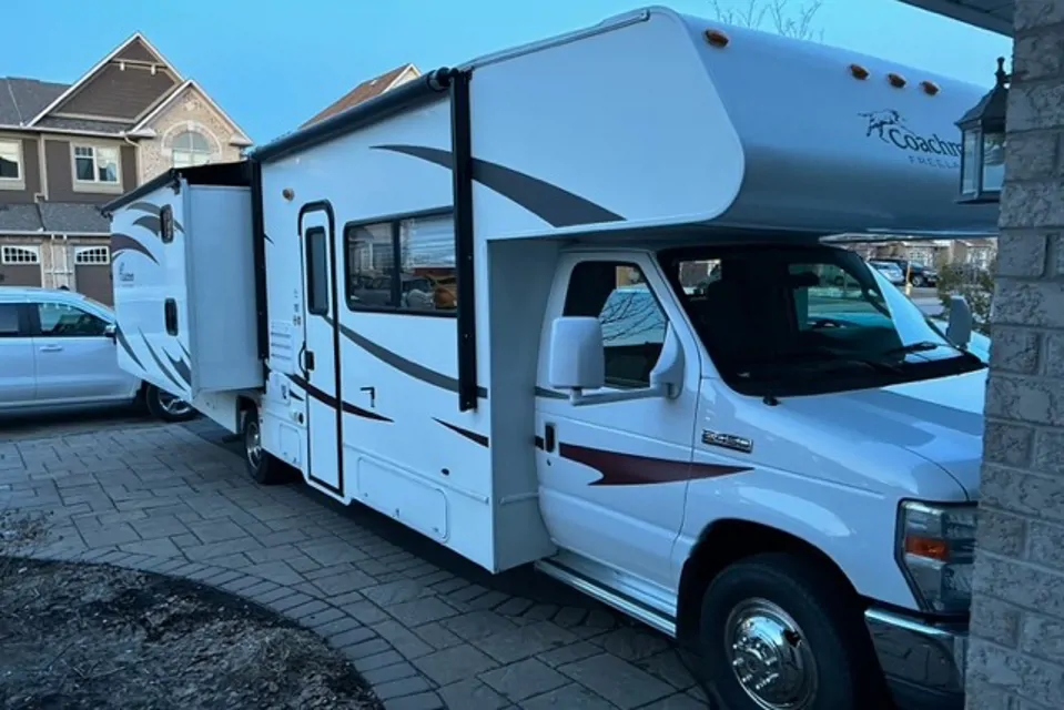 2011 Coachmen Freelander 32BH