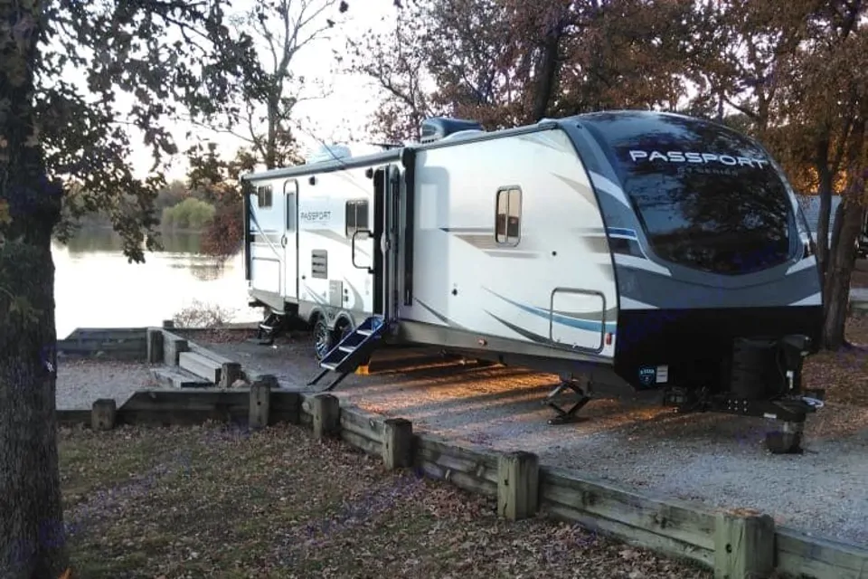 RV Bunkhouse: Bath and Half: Delivery Only: Fully Equipped à Arlington, Texas