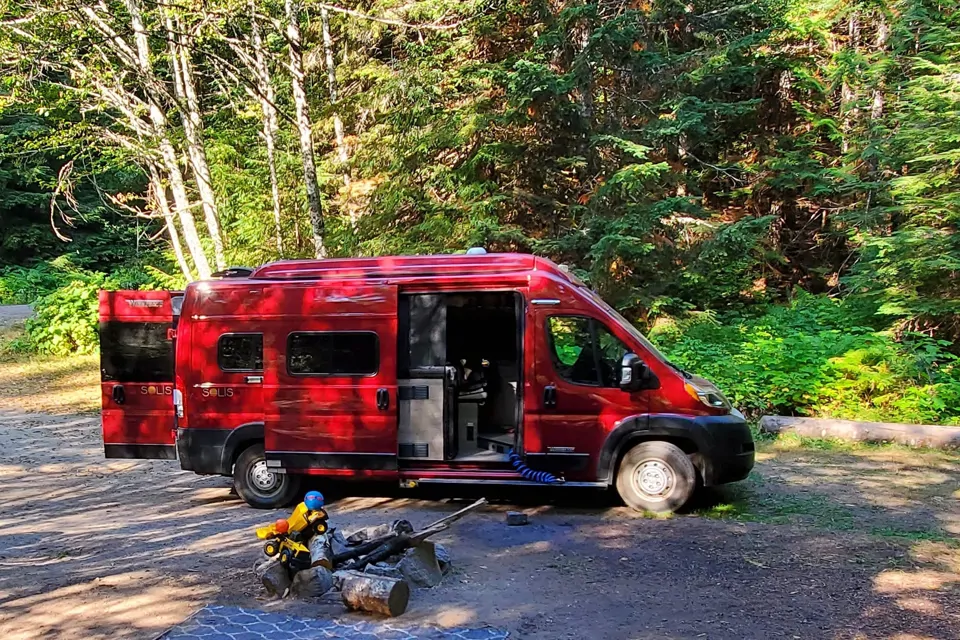 2022 Winnebago Solis 59P
