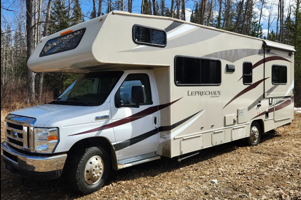 Shamus the Coachmen Leprechaun à Parkland-County, Alberta