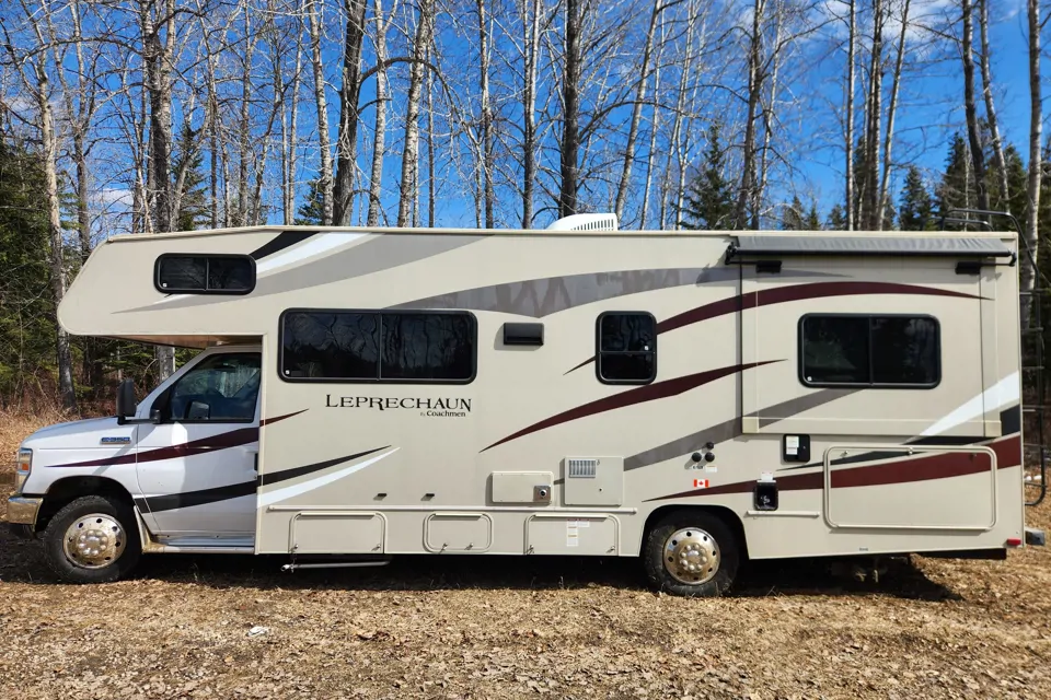 Shamus the Coachmen Leprechaun à Parkland-County, Alberta