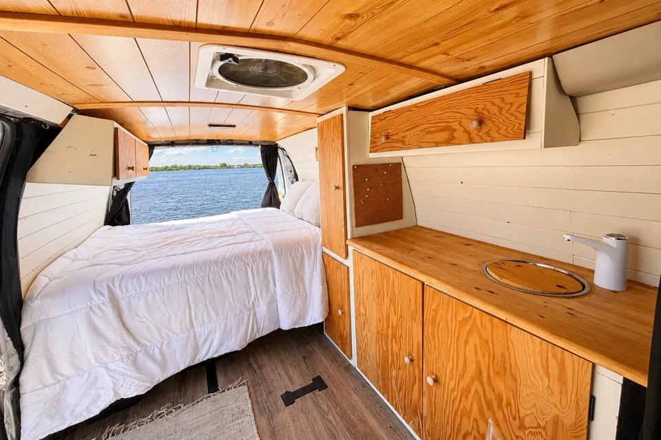 2009 Other Express 2500