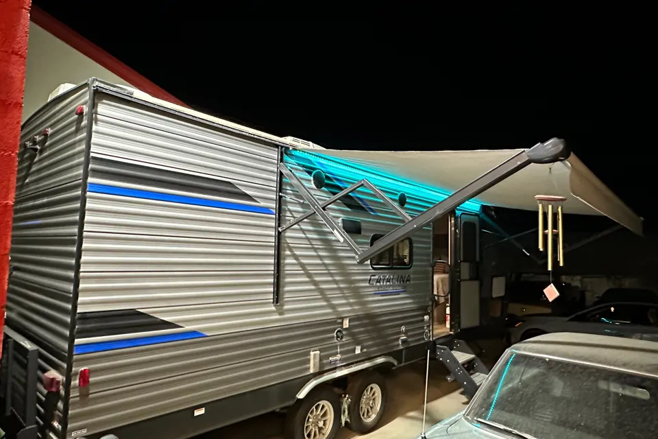 Cozy getaway in this fully loaded luxurious Catalina travel trailer in Red-Oak, Texas