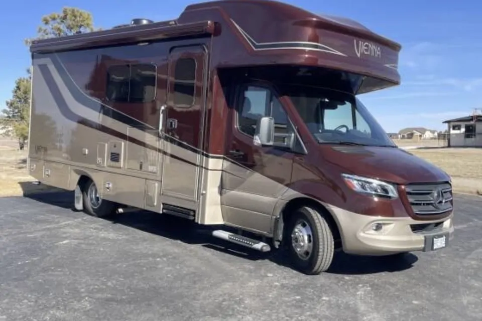 2022 Renegade RV Vienna RMC
