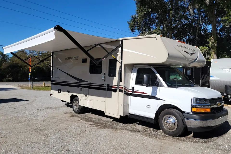 Coachmen Leprechaun 230FS in Jacksonville, Florida