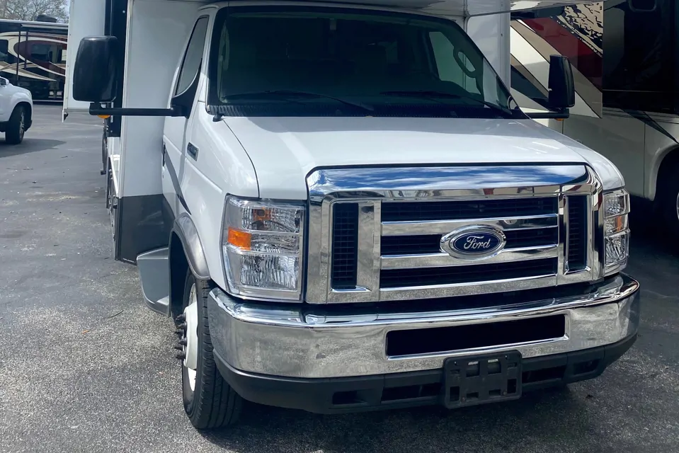 ERIC's Forest BEAUTY River Forester 3171DSF Class C in Homestead, Florida