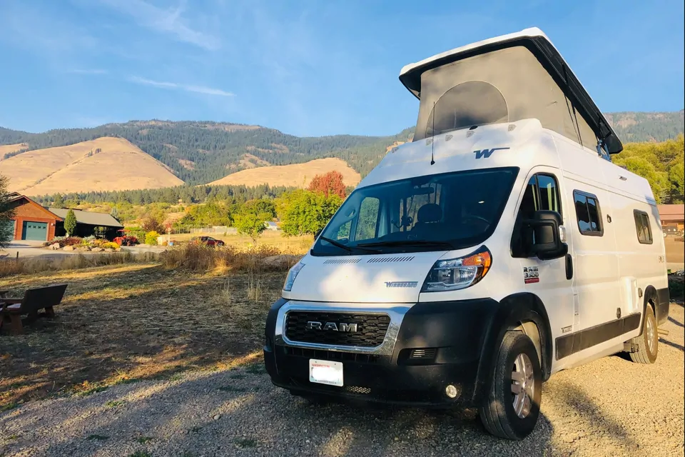 Anton - The Boondocking King! From Beach Adventures to Ski Slopes! (2021 Winnebago Solis) à San-Diego, California