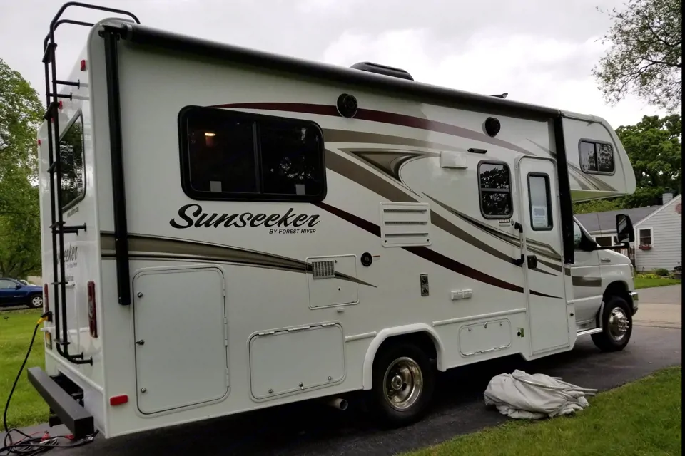 2017 Forest River Sunseeker - Little Lisa the Family Friendly RV!! in Crystal-Lake, Illinois