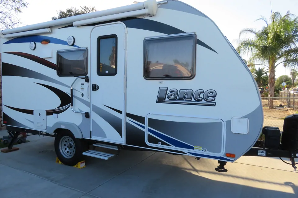 Roomy Lance 1575 Travel Trailer in Chino, California