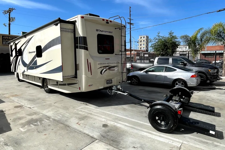 A&H DIRECT RV RENTALS Thor Motor Coach Windsport     -no need specials license to drive- à North-Hollywood, California