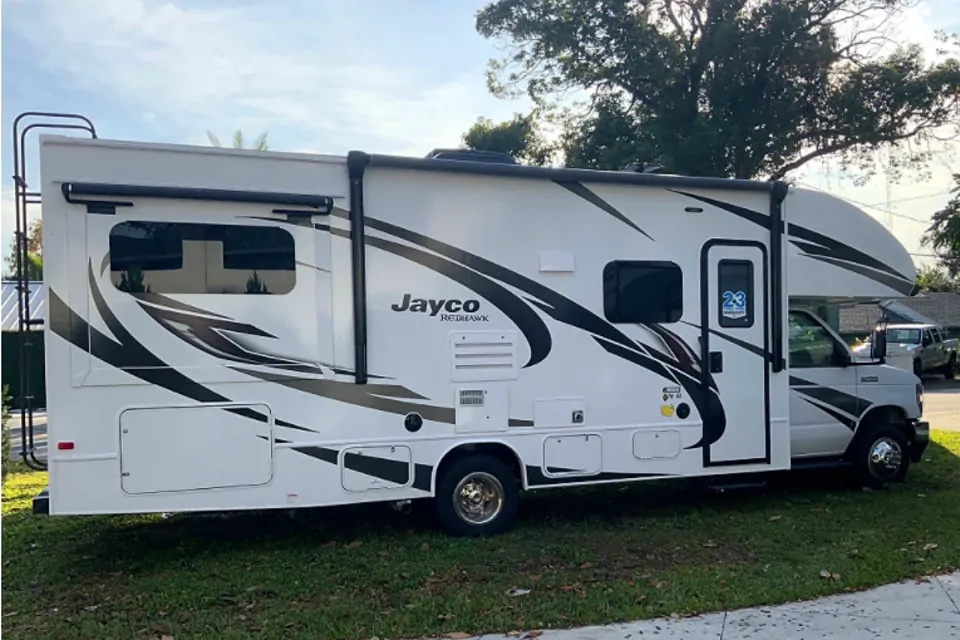 150 Miles Free Per Day- 2021 26ft C Class - Theater Seats in Orlando, Florida