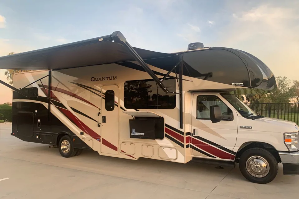 2022 Thor Motor Coach HH Quantum Class C in Chandler, Arizona