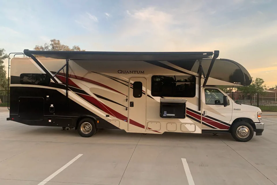 2022 Thor Motor Coach HH Quantum Class C in Chandler, Arizona