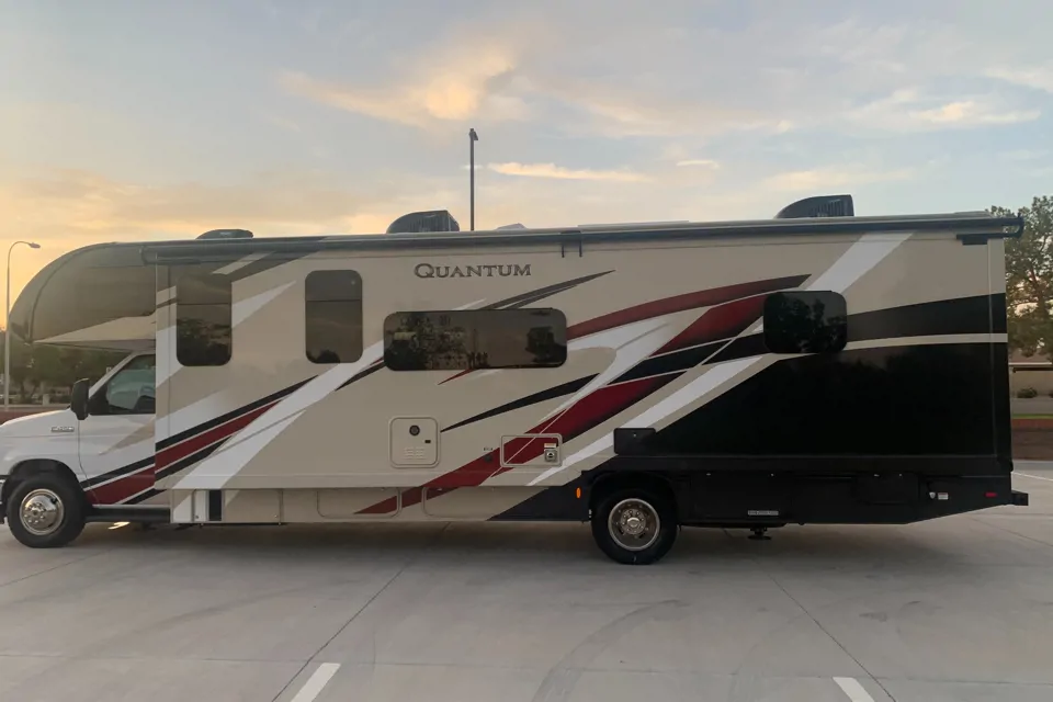 2022 Thor Motor Coach HH Quantum Class C in Chandler, Arizona