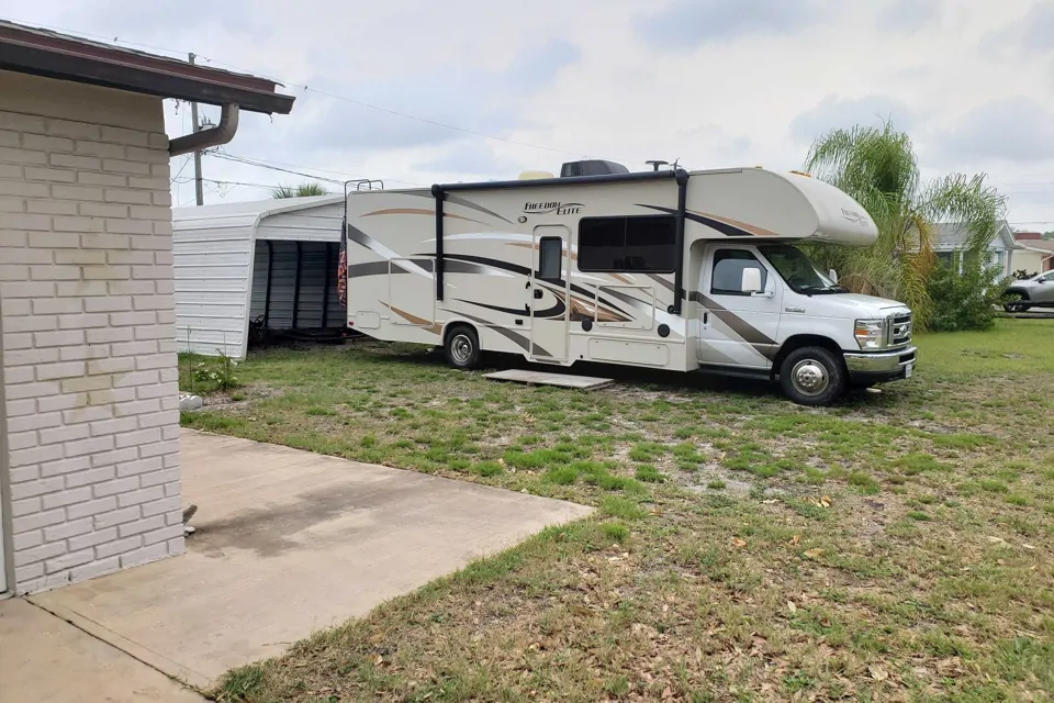 Donald 's Thor 29FE 29FE Class C in Holiday, Florida