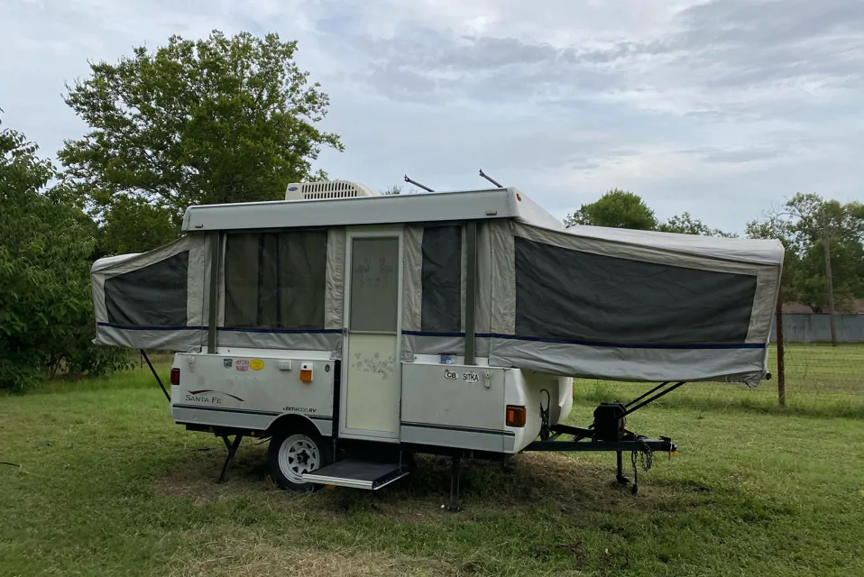  2005 Fleetwood Santa Fe Tent Trailer in Buda, Texas