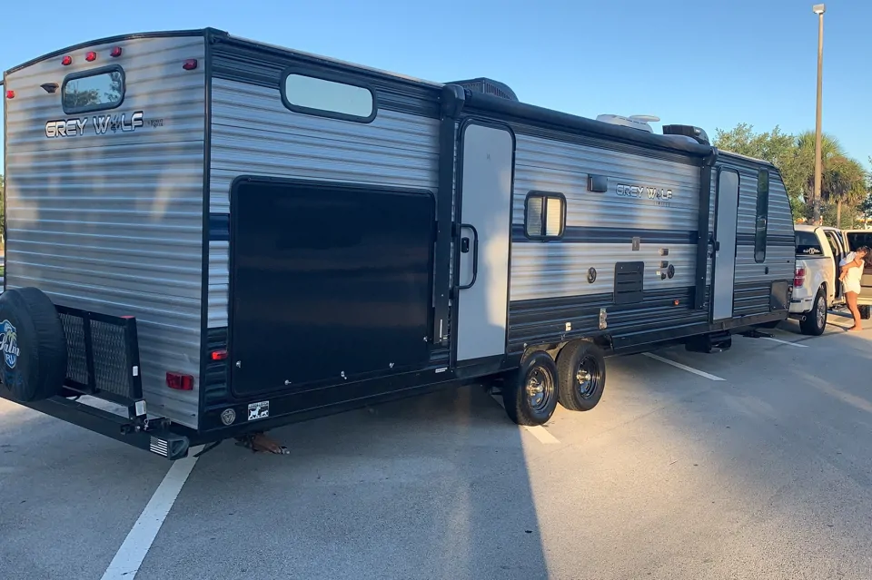 Waldo's Cherokee Grey wolf Travel Trailer in Miramar, Florida