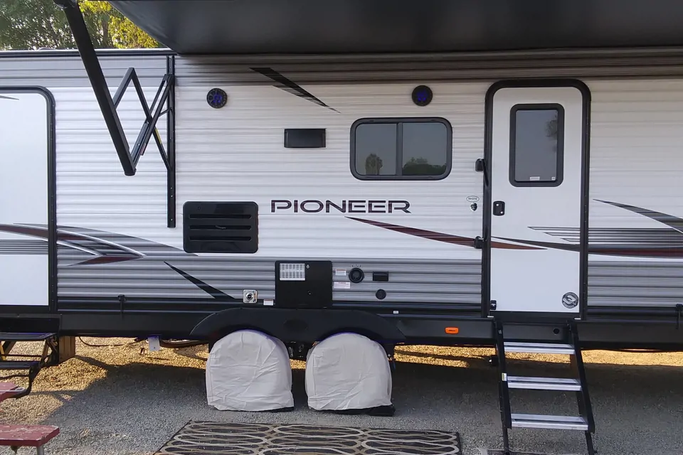 Jozef's Heartland pioneer BH270 Travel Trailer à Redlands, California