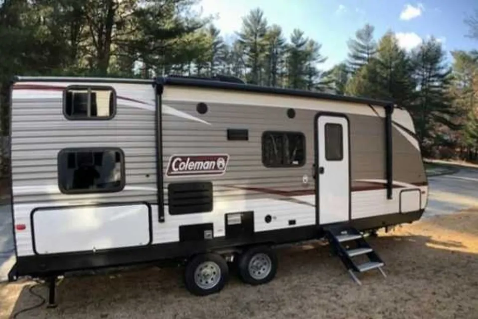 Jeremiah's Coleman Lanter 244BH Travel Trailer à Dixon, California