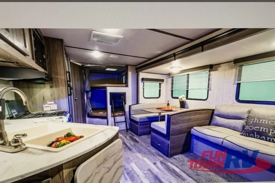 Michael N’ Adriane’s 2021 Gulf Stream 28BBS Kingsport Ranch Travel Trailer Only 1 year new! in Alpine, California
