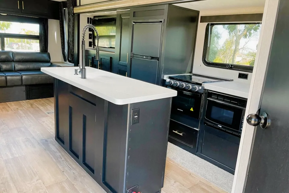 Forrest River Cherokee Grey Wolf Travel Trailer in Anaheim, California