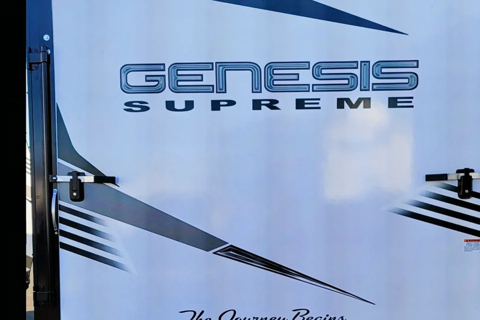 Kellie's Genesis Supreme Rv Supreme Toy Hauler in Banning, California