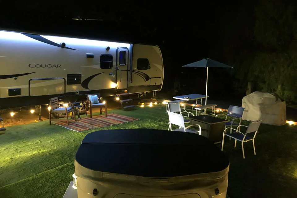 Incredible RV2 Glamping BBQ/Jacuzzi in Temecula, California