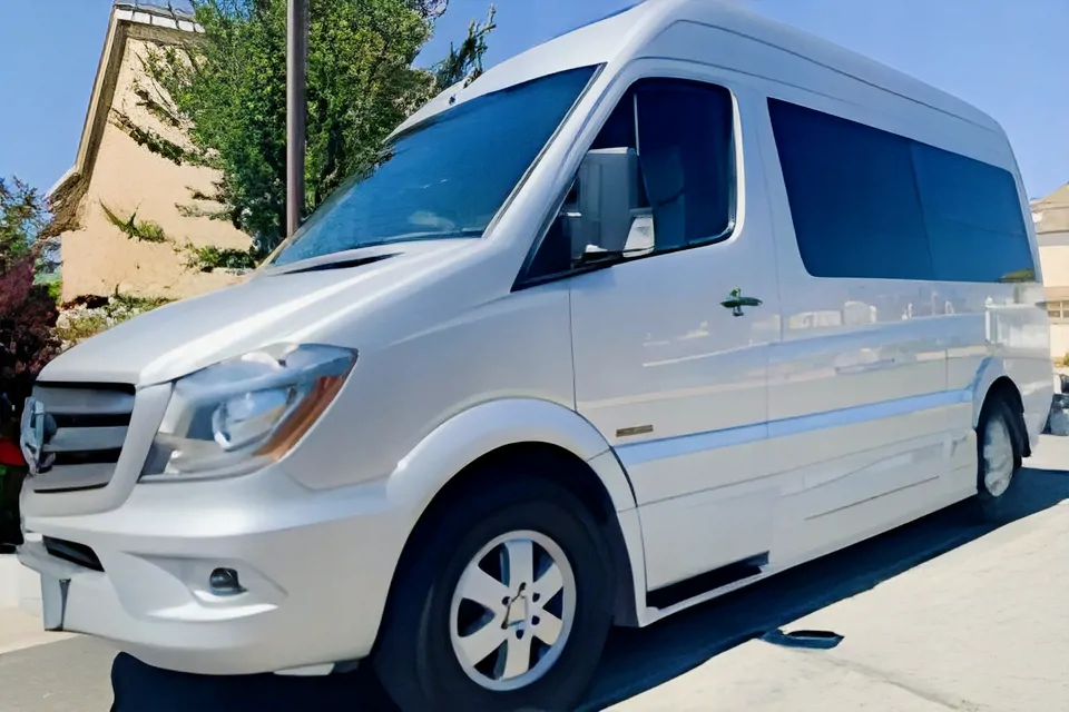 2019 Mercedes 19' Sprinter for Two - Super Clean à Milpitas, California