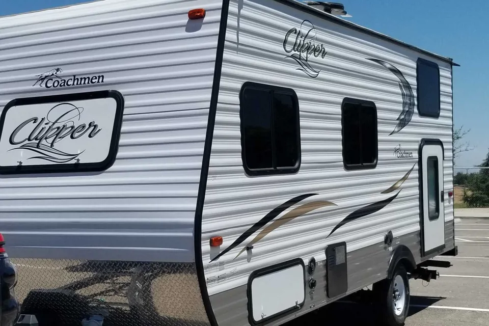 Hurtado's Coachmen Clipper Travel Trailer à Fresno, California