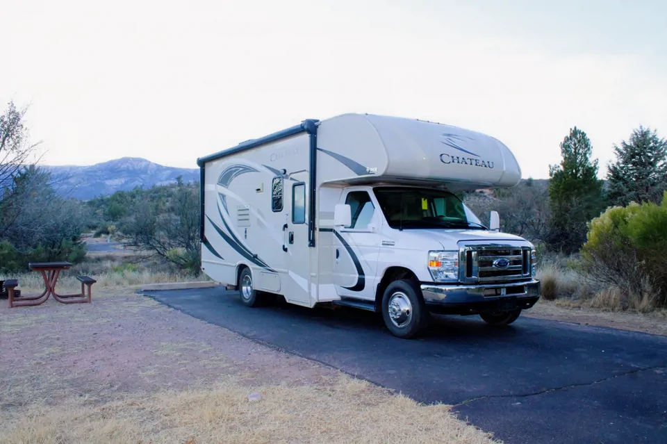 Chaise 's Thor Motor Coach Chateau 22b Class C à Goodyear, Arizona